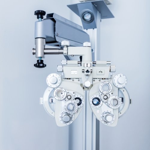 ophthalmology-equipment-in-doctor-s-office-2021-08-26-22-41-19-utc.jpg