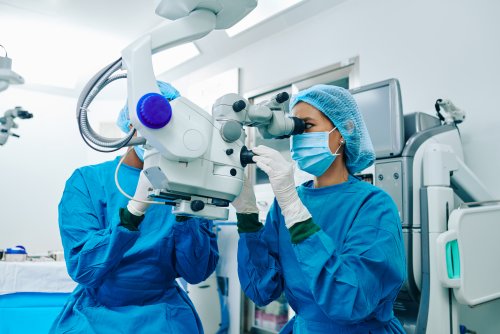surgeon-operating-patient-2021-08-28-14-52-07-utc.jpg